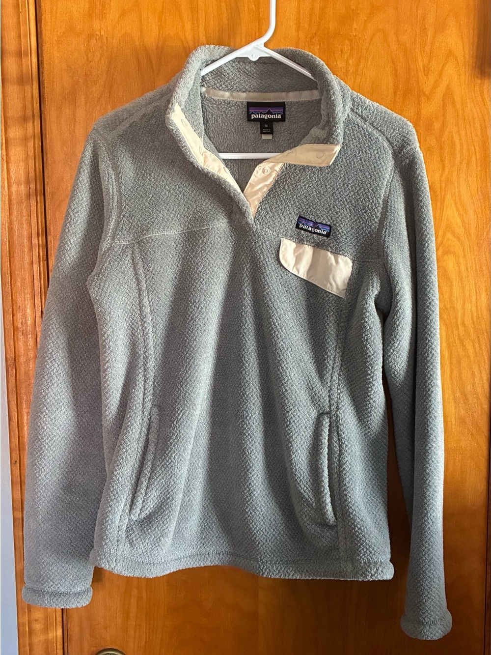 Patagonia Women's Light Gray and Pink Snap-T Fleece Pullover Sweater